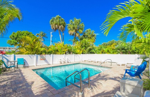 Holmes Beach House | Beautifully Renovated and so close to Beach with Pool!