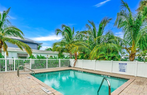 Holmes Beach House | Beautifully Renovated and so close to Beach with Pool!