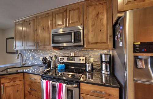 Historic District Condo | Beautifully Renovated Condo, Steps From Main St & Gondola; Very Clean