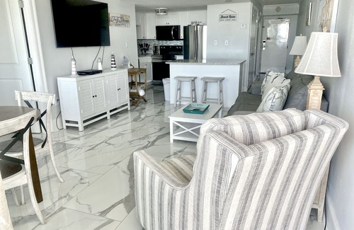 Gulf Shores Condo | Beautifully renovated beachfront condo & steps away from Hangout & more! IWE202