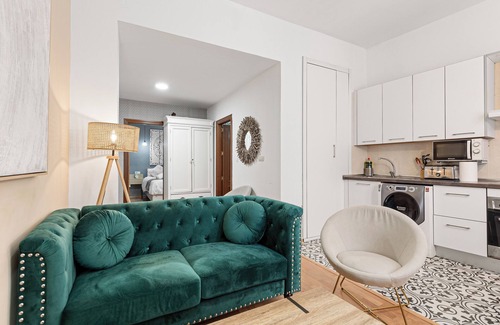 La Goleta Apartment | Beautifully Renovated 18th Cent. Historic Apartment In Malaga Centre
