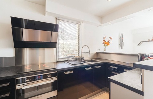 Beausoleil Condo | Beautifully renovated 1-bedroom apartment with a spectacular view of Monaco. Located in Beausoleil, it offers all modern comforts: terrace, fully equipped kitchen, air conditioning, and can accommodate up to 4 guests.