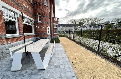 Assebroek House | Beautifully renovated home with 5 large bedrooms and 4 bathrooms