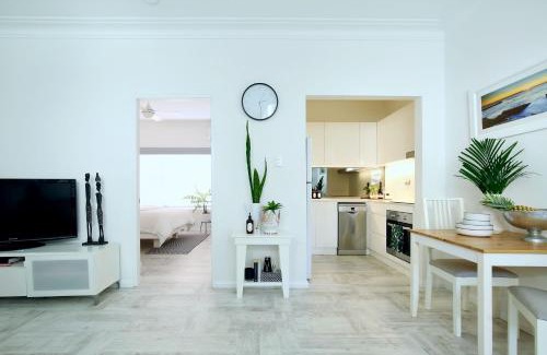 Cronulla Apartment | Beautifully renovated quiet unit in Cronulla