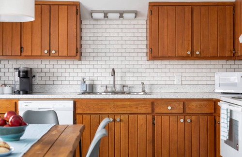 Frankfort House | Beautifully Renovated 2 bedroom, 1 bath charmer