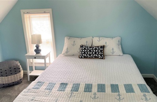 Lakewood Cottage | Beautifully renovated cottage - steps to lake and pet-friendly!