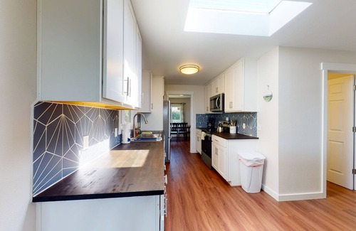 Waldport House | Beautifully renovated home across street from beach access - dogs welcome