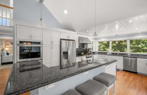 North Chatham House | Beautifully Renovated w Access to Beach