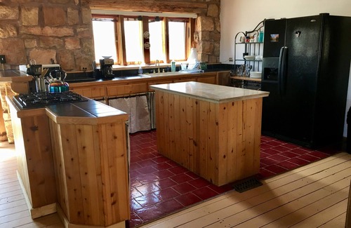 Marble Canyon Cabin | Beautifully restored cottage surrounded by Vermilion Cliffs