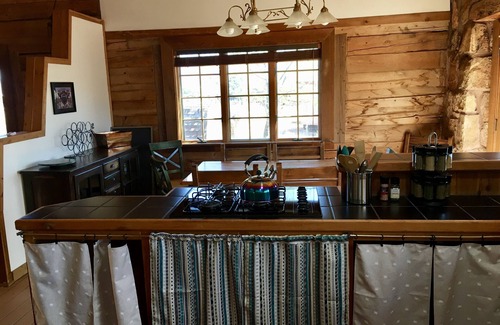 Marble Canyon Cabin | Beautifully restored cottage surrounded by Vermilion Cliffs