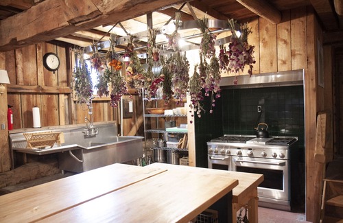 Metamora House | Beautifully restored 1890 barn sleeps 14