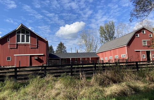 Metamora House | Beautifully restored 1890 barn sleeps 14