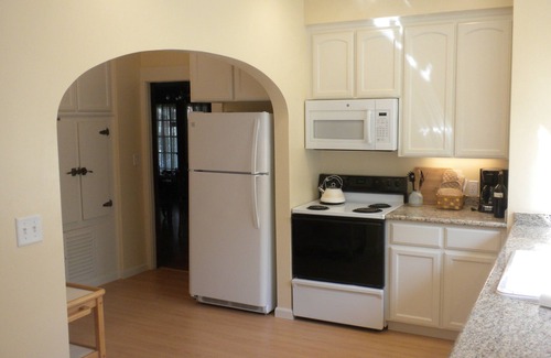 Lodi House | Beautifully restored 1922 craftsman bungalow in a prime Lodi wine tasting area