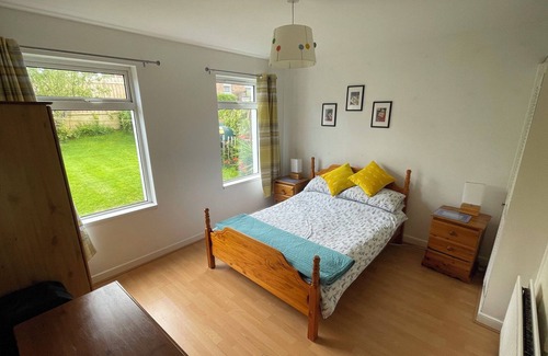 Bangor Cottage | Beautifully Restored 3 Bedroom Cottage. With Broadband near beach. Sleeps 4/5
