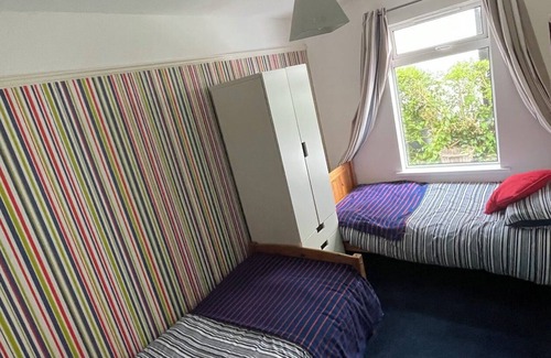 Bangor Cottage | Beautifully Restored 3 Bedroom Cottage. With Broadband near beach. Sleeps 4/5