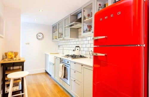 Dalston Apartment | Beautifully Styled, Modern Apartment With Garden