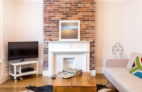 Dalston Apartment | Beautifully Styled Modern Apartment With Garden