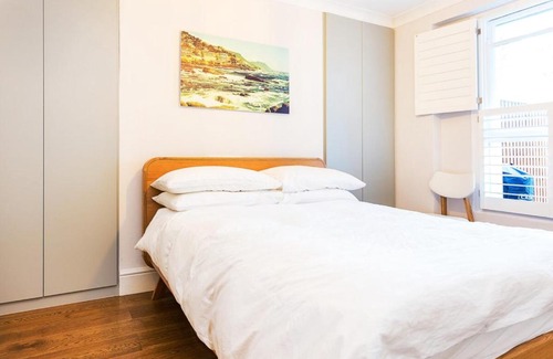 Dalston Apartment | Beautifully Styled Modern Apartment With Garden
