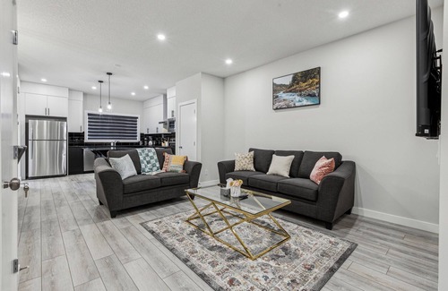 Southwest Calgary House | Beautifully & Tastefully furnished 4 bedroom Haven in Calgary