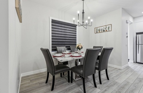 Southwest Calgary House | Beautifully & Tastefully furnished 4 bedroom Haven in Calgary