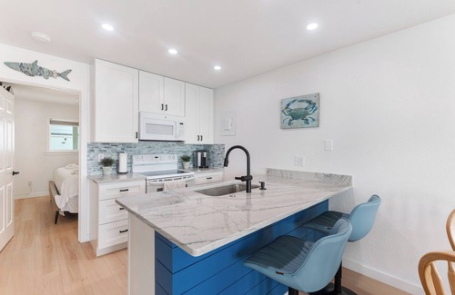 Corpus Christi Condo | Beautifully Updated Beachfront, Pet Friendly, Condo w/a Heated Pool & Hot Tub