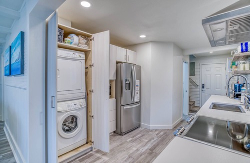 Rockaway Beach House | Beautifully Updated Oceanfront Cottage with a Hot Tub in Downtown, Beach Access!