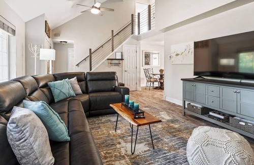 Mountain View House | Beautifully updated home in Bend, close to breweries & parks.