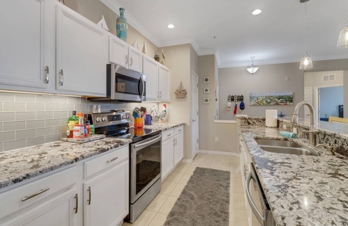 Majestic Palms Condo | Beautifully Updated Condo! Gated Community w/Heated Pool & Hot Tub! Close to Shopping & Beaches!