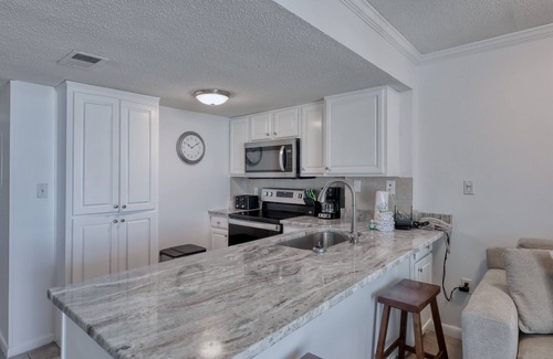 Gulf Shores Condo | Beautifully updated.Gulf Shores Surf & Racquet 714A