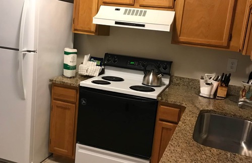 Palmetto Dunes Condo | Beautifully Decorated, 1st Fl. Retreat! Steps to the beach. Spa On Port Royal