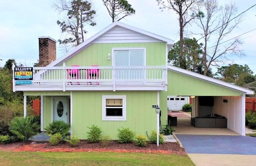 Crescent Beach House | Beautifully Renovated North Myrtle Beach House!