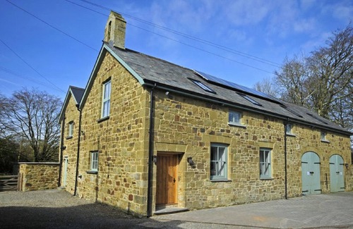 Tan-y-groes House | Beautifuly restored Coach House & Granary set in the grounds of Glaneirw Mansion