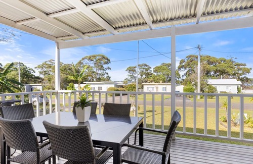 Culburra Beach House | Beauts - Pet Friendly - 5 Minutes Walk to the Beach