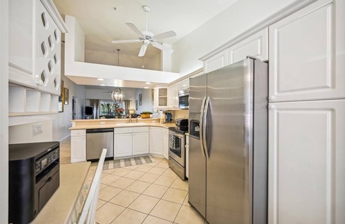 Naples Condo | BEAUTY in Paradise , 2 Beds, 2 Baths - Modern Decorated Condo