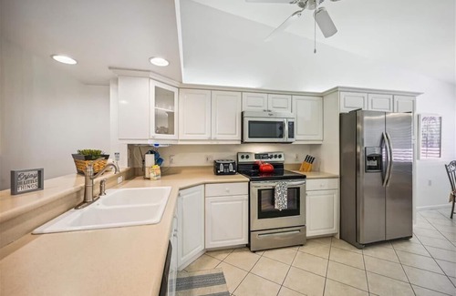 Naples Condo | BEAUTY in Paradise , 2 Beds, 2 Baths - Modern Decorated Condo