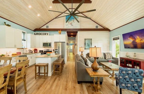 Midtown House | *BEAUTY OF THE BEACH* Monthly Beach House Rental + LAST KEY SERVICES…