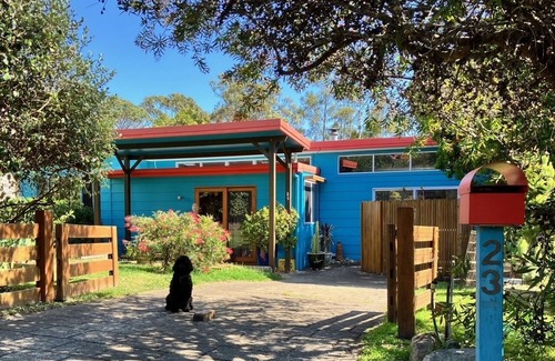 Wallaga Lake House | Beauty Point beach house: elegant, bright, comfortable and pet-friendly.nn