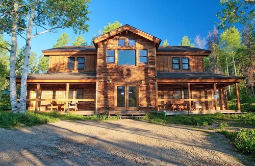 Clark Cabin | Beaver Cabin - Cozy rustic cabin