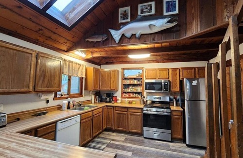 Kenai House | Beaver Creek Hideaway