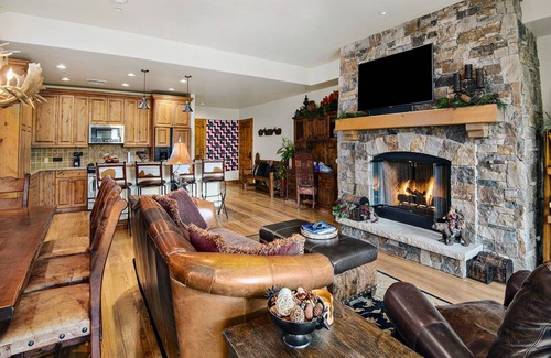 Avon Condo | Beaver Creek Landing 206 | 3BR Ski-In/Ski-Out | Summer AC, Pool and Hot Tubs