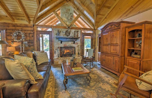 Huntington House | Beaver Creek Lodge - Huntington Home with Pond!