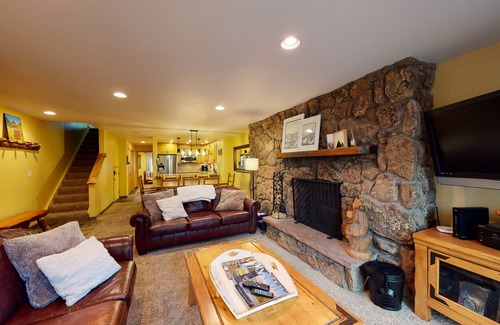 Avon Condo | Beaver Creek West Condo with Heated Pool, 3 Hot Tubs & Shuttle to the Slopes
