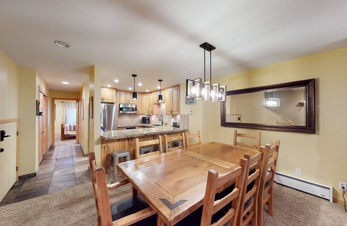 Avon Condo | Beaver Creek West Condo with Heated Pool, 3 Hot Tubs & Shuttle to the Slopes