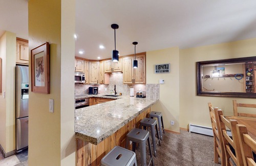 Avon Condo | Beaver Creek West Condo with Heated Pool, 3 Hot Tubs & Shuttle to the Slopes