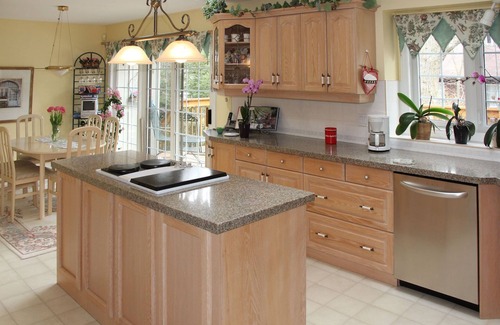 Grand Bend Cottage | Beaver Dam Luxury Cottage: Large Beautiful Cottage, Hot Tub Included!