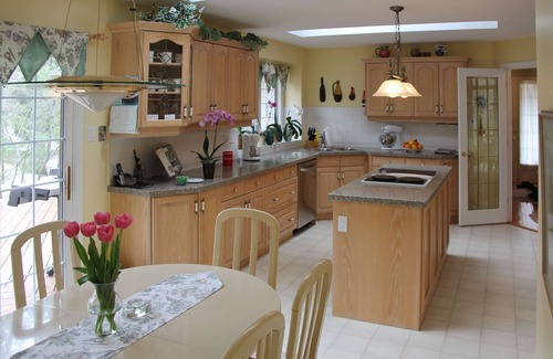 Grand Bend Cottage | Beaver Dam Luxury Cottage: Large Beautiful Cottage, Hot Tub Included!