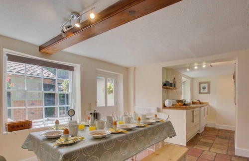 Reepham House | Beaver House - Four Bedroom House, Sleeps 8