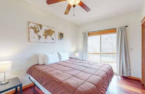 Sylvan Shores House | Beaver Lake-front home with boat access, private beach, fireplace, pool table