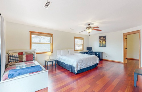 Sylvan Shores House | Beaver Lake-front home with boat access, private beach, fireplace, pool table