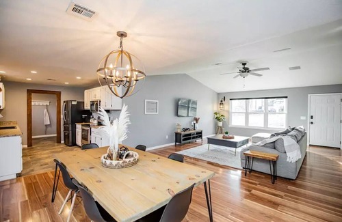 Beaver Shores House | Beaver Lake Getaway-15 min from downtown Rogers with HOT TUB!